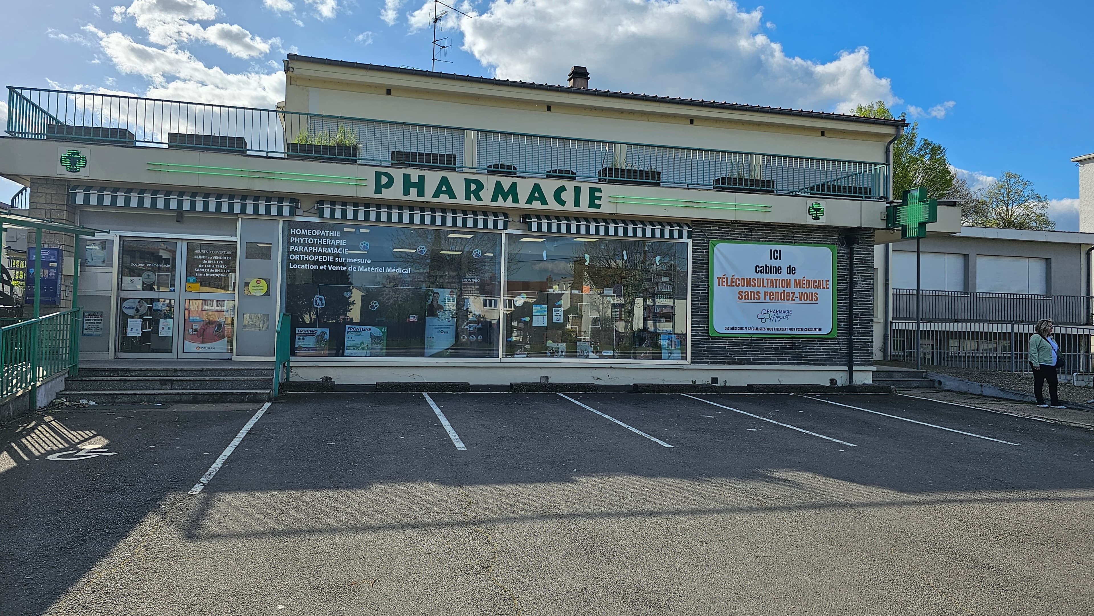 Pharmacie Mozart Exterior